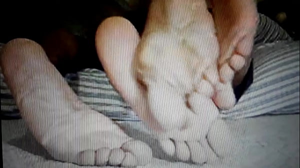 Side by side Footsies with Darcel (lo-fi)