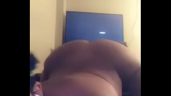 Big ass boy shakes ass