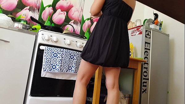 Upskirt to my step sister's step daughter. He realizes