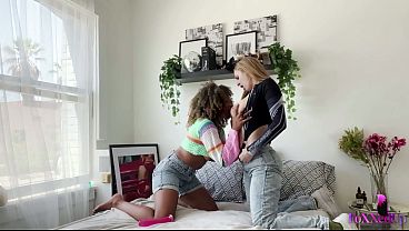 Hot 69 Lesbians Angel Youngs & Jenna Foxx Makin...