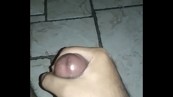 Fiquei excitado com pornô e gozei pra caralho