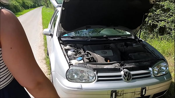 Exploited when the car breaks down !!! Suddenly he fucks me without a condom!