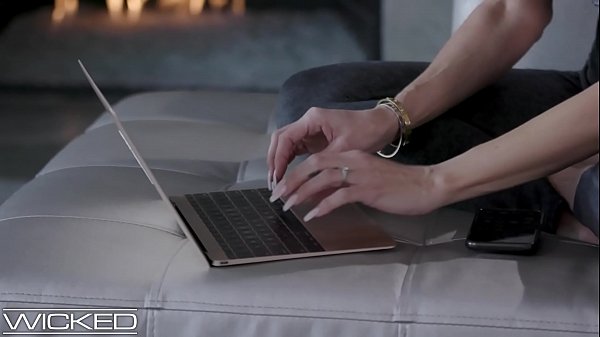 Download Video - WickedPictures - jessica drake Surprises Date With Double Penetration