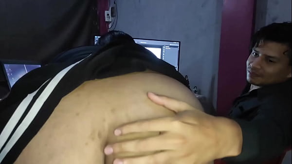 I come very stressed from work and my cleaning lady hasn't cleaned anything she sees me very worried and offers me to give me a good massage to relax what a good massage she gave me that i even blew my milk