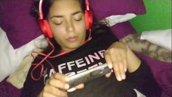 Download Video - I have sex with a girl who likes to watch porn while being penetrated