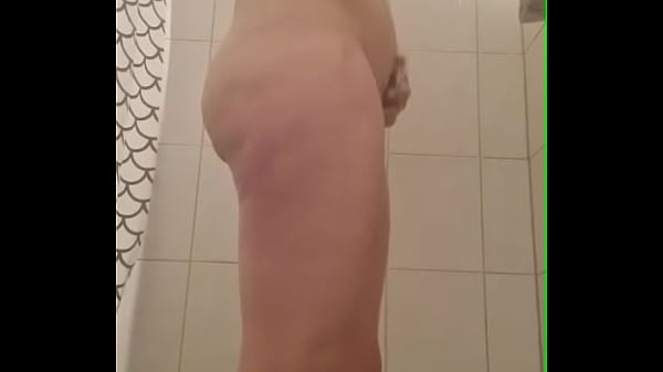 Quaroes Shaves Her Pussy and Cums Hard with a Showerhead in Steamy Glory