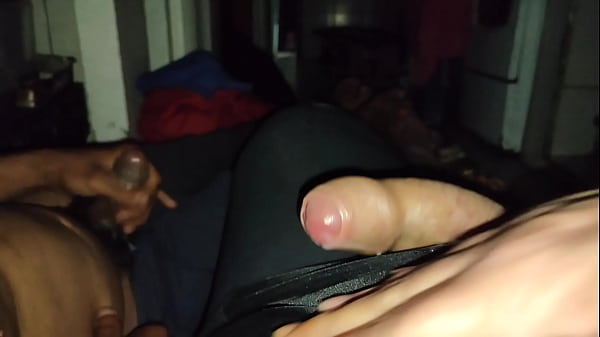 Linda boneca gata trans sendo destro&ccedil;ada por pi...