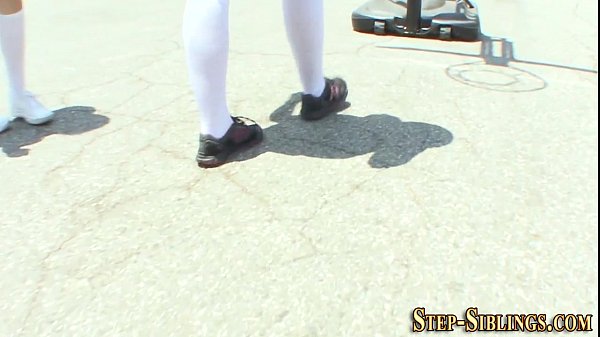 Teen stepsis licks pussy