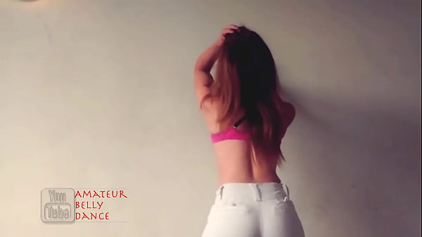 Sexy Latina Big Booty Ass Twerking At Home
