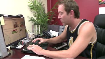 Vanessa Naughty Gets Her Pussy Fucked Live In A Chat Room