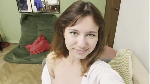 BlakeBlazeStudios - Lika Li engaña a su exnovia masturbándose en solitario por webcam