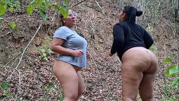 Sugarpose - Sapphire and Pandora Twerk Outdoors