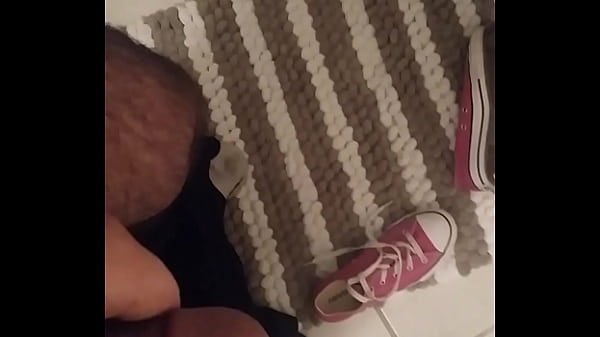 Jizzing in pink converse sneakers