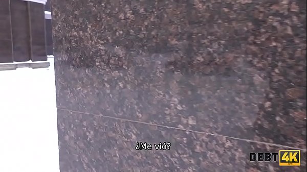 Download Video - DEBT4k&period; Rubia cachonda de 21 a&ntilde;os ataca a un coleccionista afortunado con su co&ntilde;o