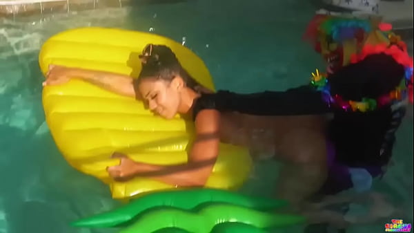 18 year old Lifeguard gets fucked for clout