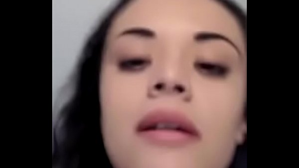 Mexicana cachonda masturbandose