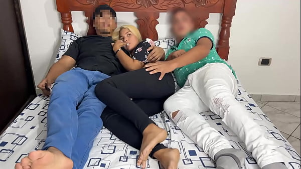 Download Video - Watching movie with my Girlfriend and my best Friend Netorare
