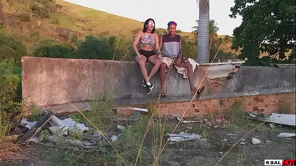 The actor Brinqueto asked the naughty Danny hot to show the slab of the house under construction, and she showed him how she sits firmly on the doll and gave that cumshot