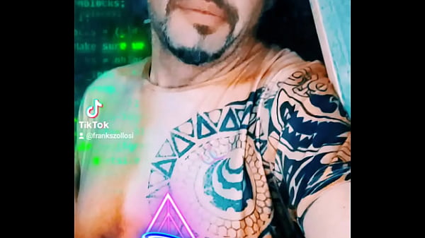 Keress a chat ablakban és elküldöm a számom