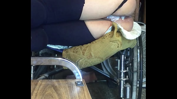 Bialkita esta metiendose los dedos y un dildo p...