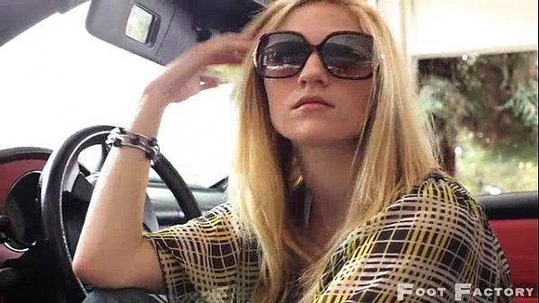 Kelly Space high arched feet in flip flops and high heels parking lot