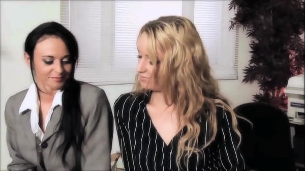 Elizabeth Lawrence And Jasmine Lau In Double Penetration Anal Foursome