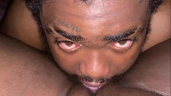 Nedves és izgató puncit nyalogatás