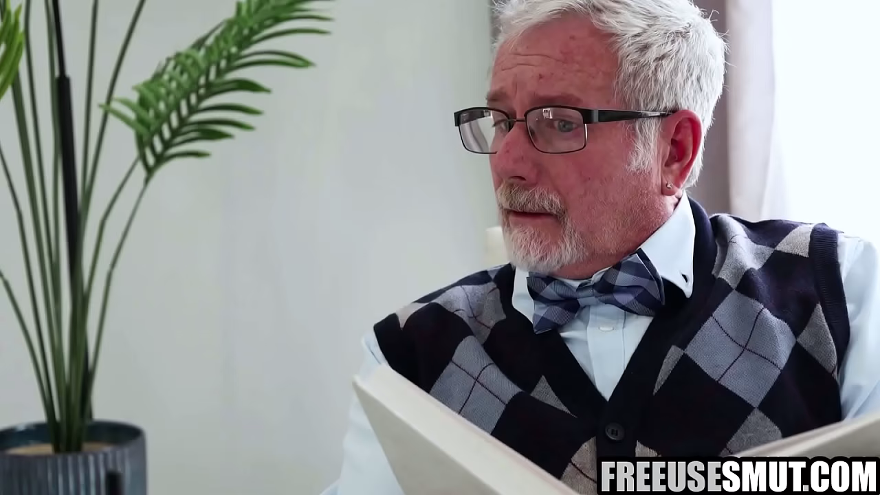 Hot Vlogger Freeused By Old Grandpas