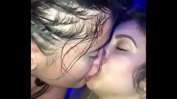 Download Video - trio con mi novia