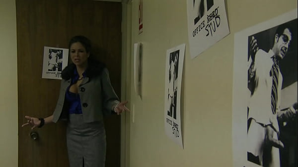 Sexy Chick Eats Out Her Sweet Shaved Pussy