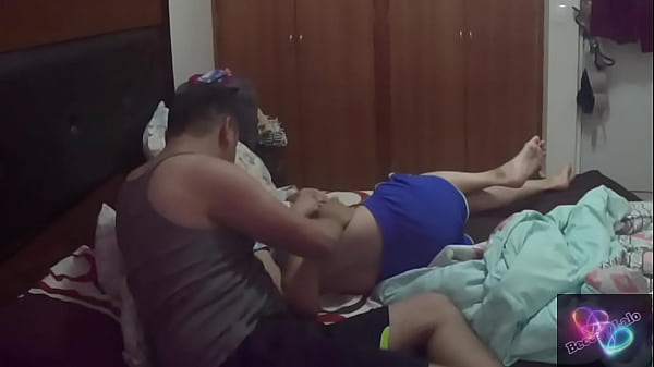 Download Video - Le meto la verga en la boca a mi esposa y me vengo en su cuello&period;&period;&period;