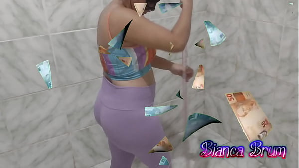 Employee goes to work as a day laborer and ends up doing much more than cleaning for the boss - bold married women official - Bianca Brum