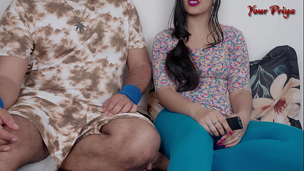 Download Video - Desi hot Jawan stepsis Khush ho gyi khda lund Dekh kar in Hindi audio