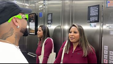 VISITA DE AMIGOS VIROU SEXO HARD NA VARANDA COM TODOS OS VIZINHOS OLHANDO