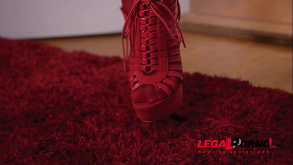 Foot Fetish Vixen Alyssia Kent dildos herself to a quivering Orgasm GP005