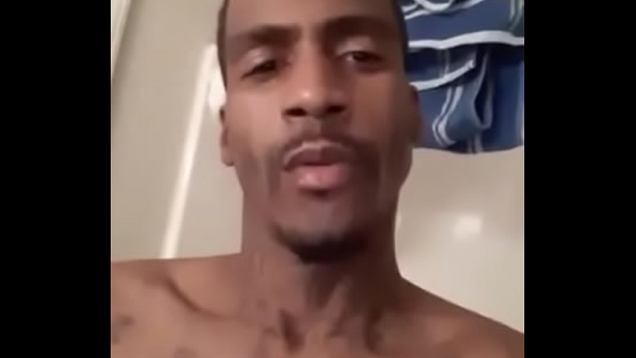 BBC Mr longfellow acaricia antes de un baño caliente
                   masturbating soloboy ebony male bbc jack off muchos negros