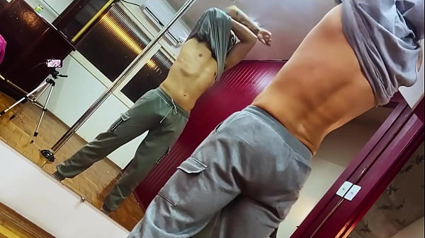 Não fala nada, só assiste... Jerk Off com putar...