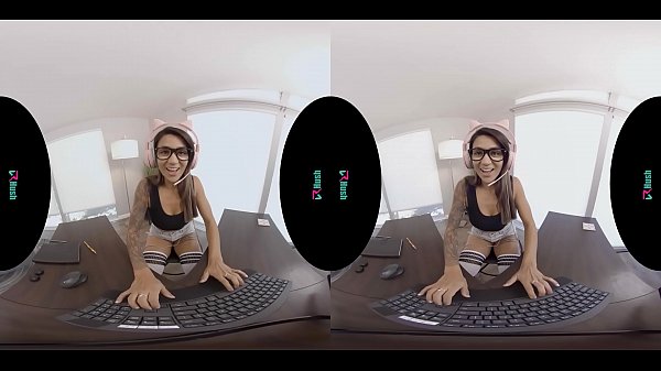 VRHUSH Gamer girl Alexis Zara gets fucked with her stream on