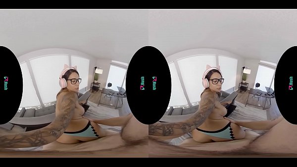 Download Video - VRHUSH Gamer girl Alexis Zara gets fucked with her stream on