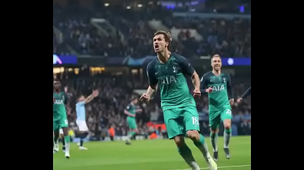 Llorente puts the ball in without penalty and eliminates blues