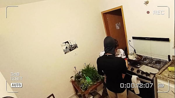 Veio arrombar minha casa e acabou arrombando minha buceta