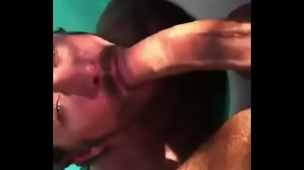 Download Video - Mamando o namorado na piscina EROSMEN&period;NET