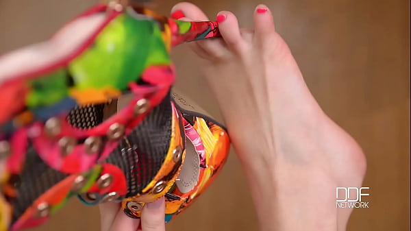 High Heels Toe Teaser Tempts with Bare Feet Too