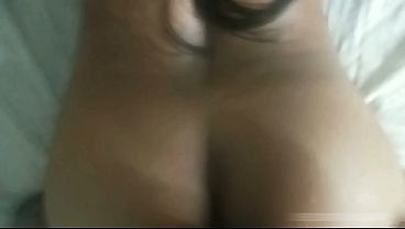 初めて女性の小人と犬のような体位でセックスをした。
