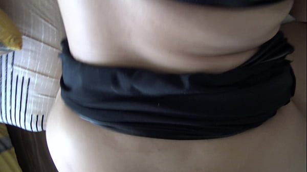 İstanbul’da kocası işteyken ateşli Türk kadın genç adamın vajinasına boşalmasına izin veriyor