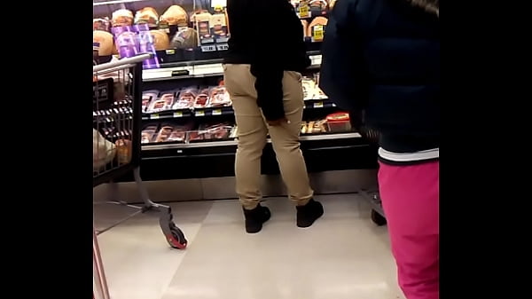 Phat ass bmore chick in supermarket
