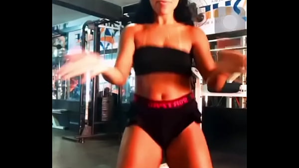 Manuelly Mello exibicionismo na academia novinha gostosa