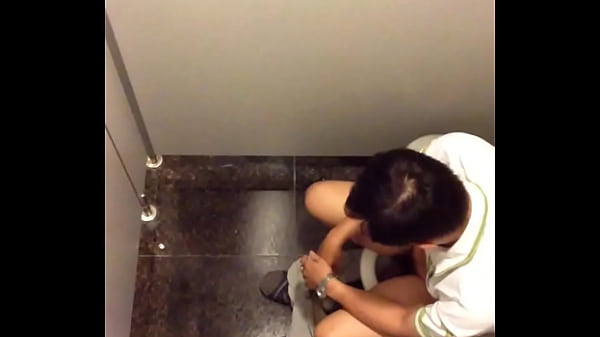 Suc cu trong toilet vincom  