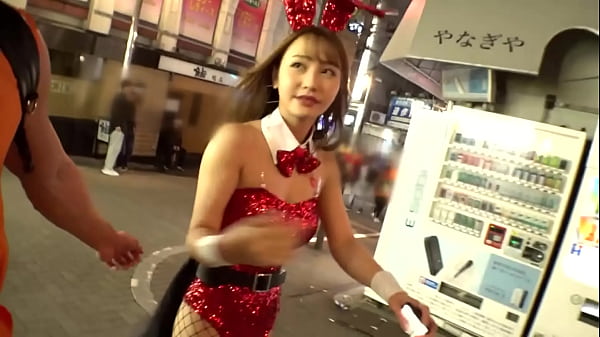 A sexy bunny who flew down to Shibuya with her erotic butt pulled out! HAPPY one night sex with erotic bunny on the first Halloween of Reiwa! !