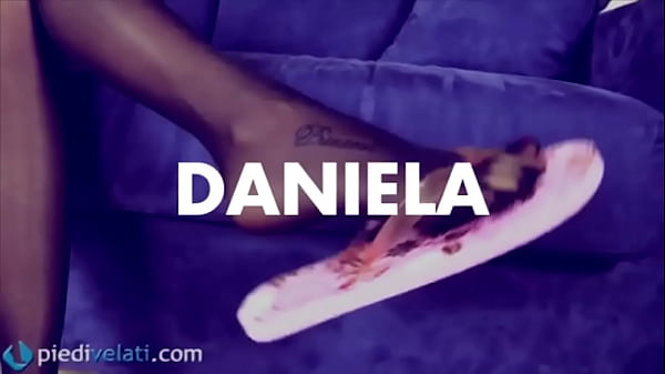 Flip Flops and 5 toes Pantyhose: a sensual combination